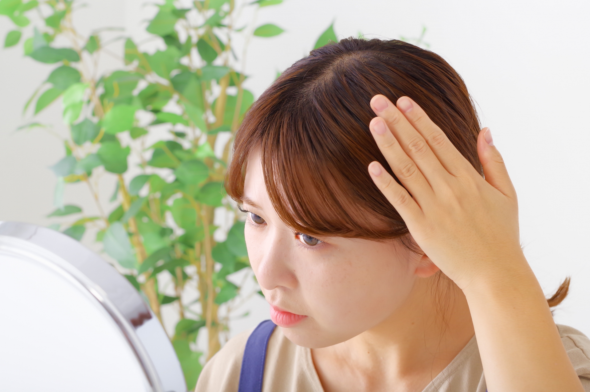 女性の薄毛の主な原因とその影響